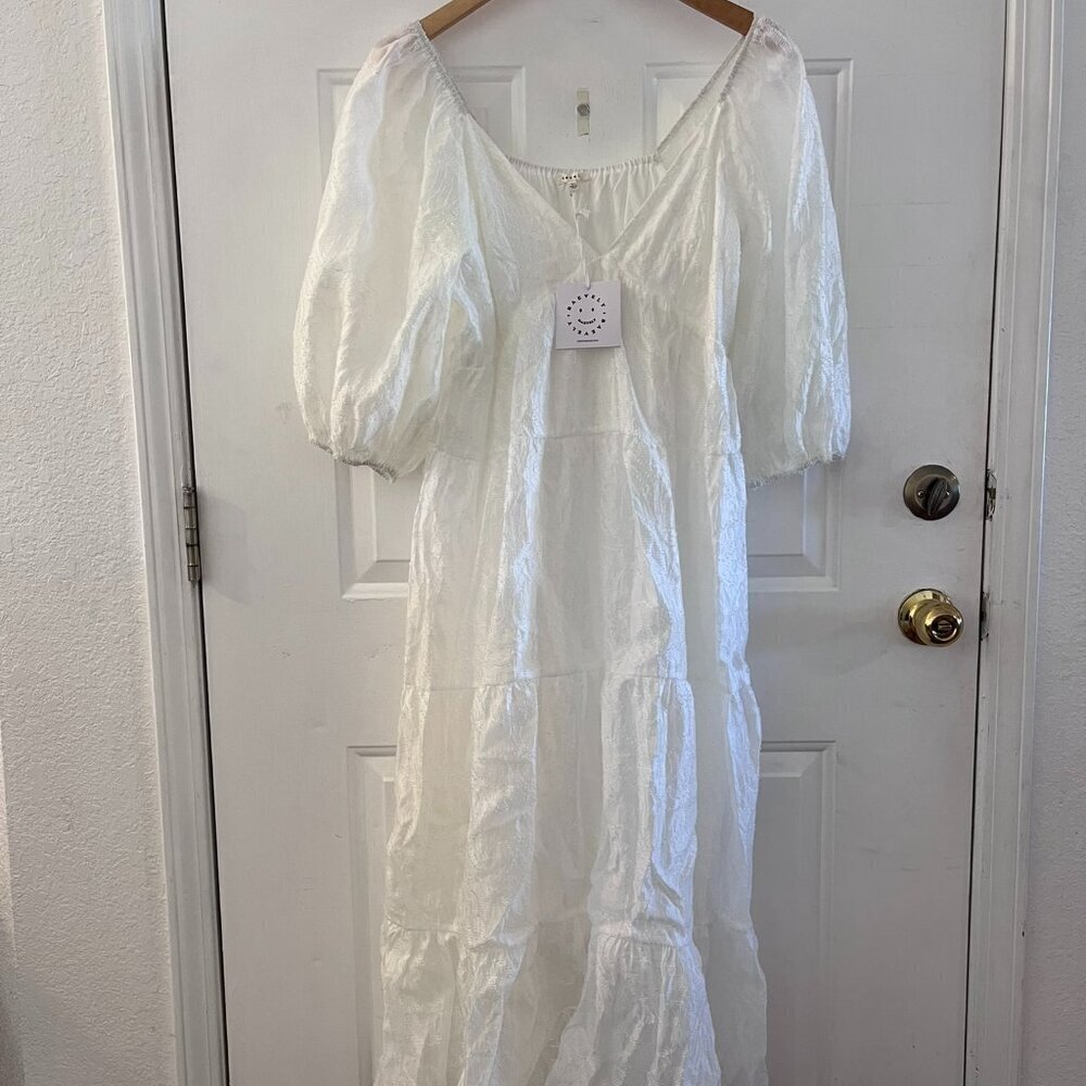 Baevely Woman's White Tiered Lined Light-Weight Maxi Party/ Wedding Dress Sz LR